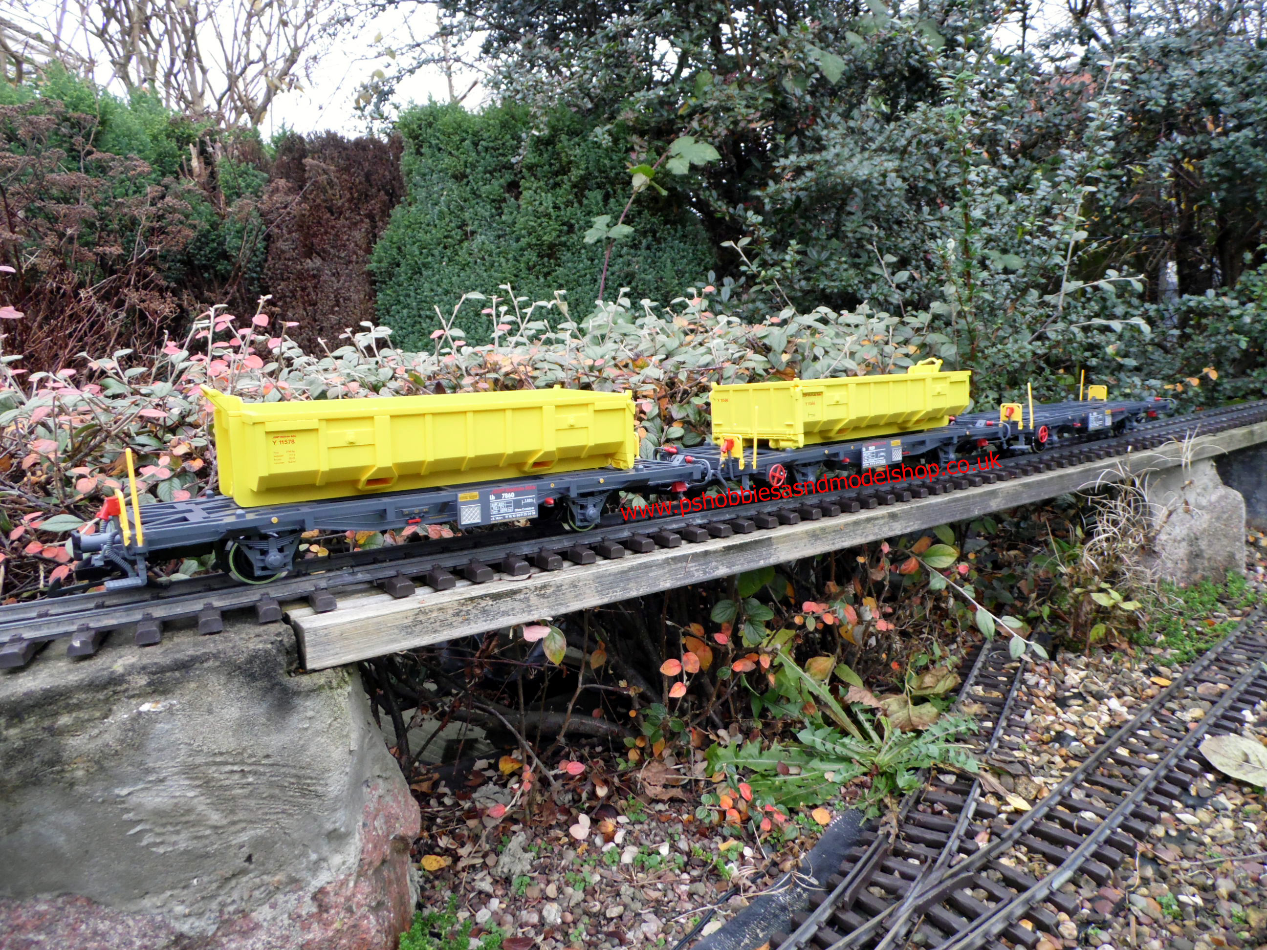LGB 47899 3 Flat Cars two with load.