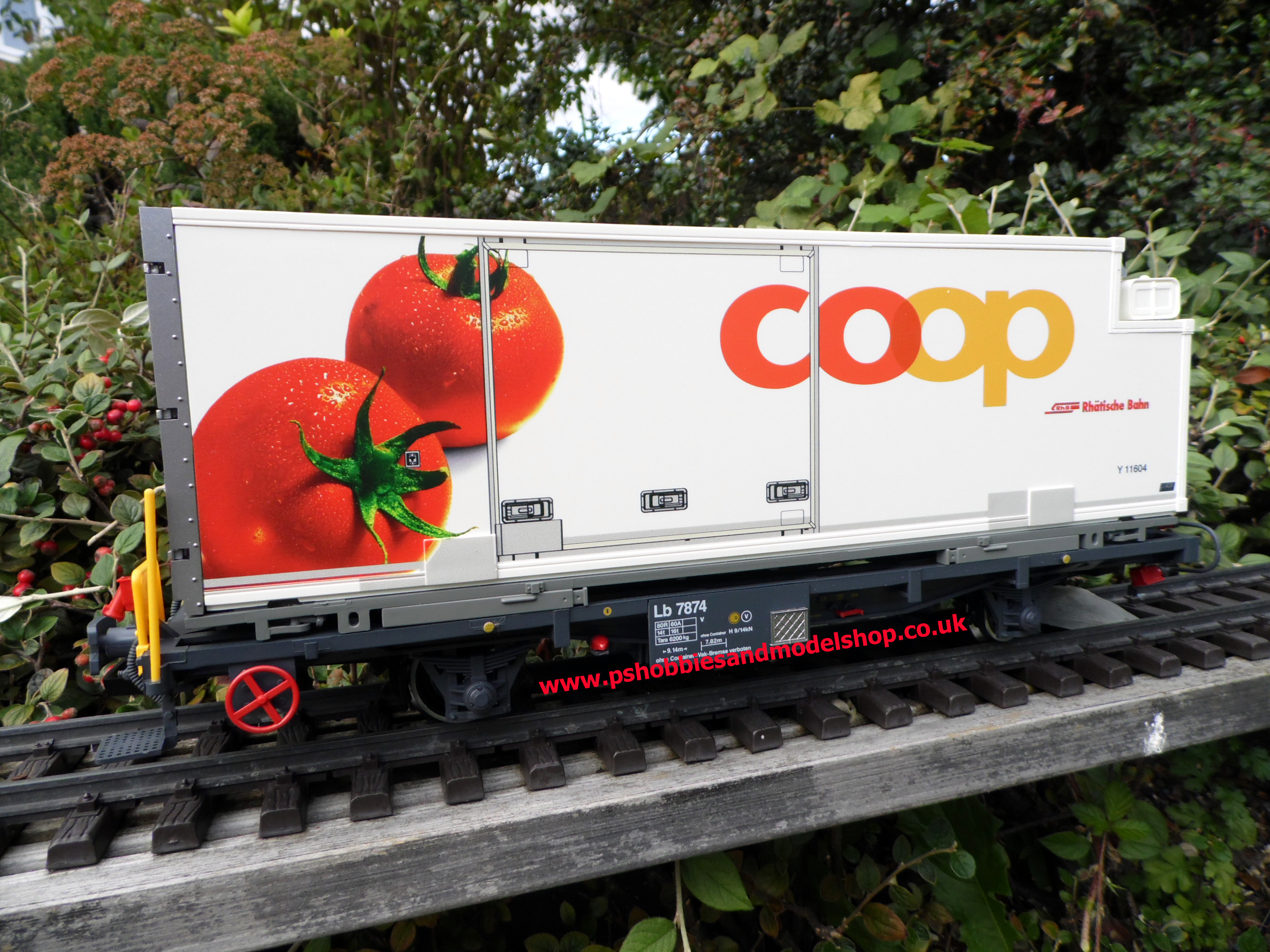 LGB 45888 Pr Coop Fridges Mushroom & Tomatoe
