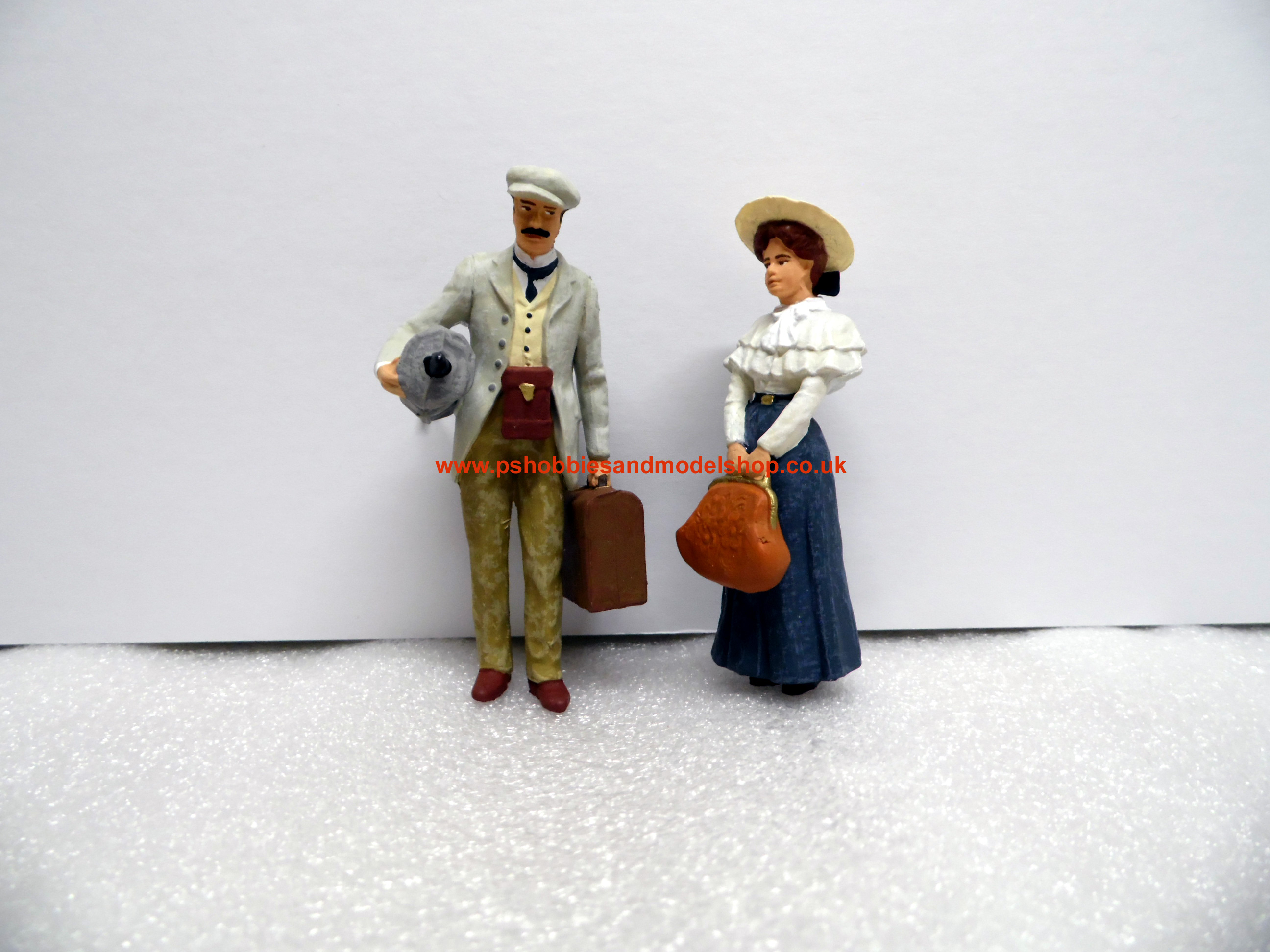 Prieser 45052 Traveling Couple