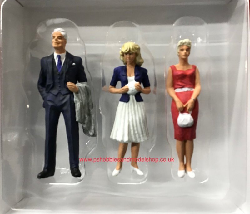 Preiser 45032 three standing figures